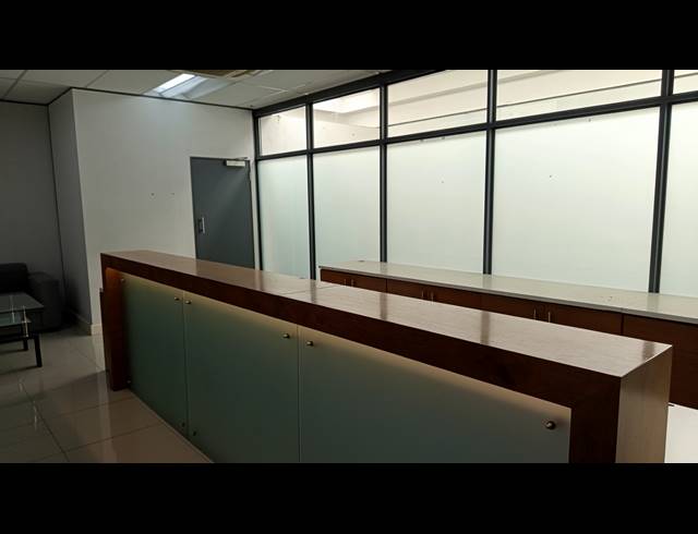 220M² OFFICE TO LET IN NDABENI